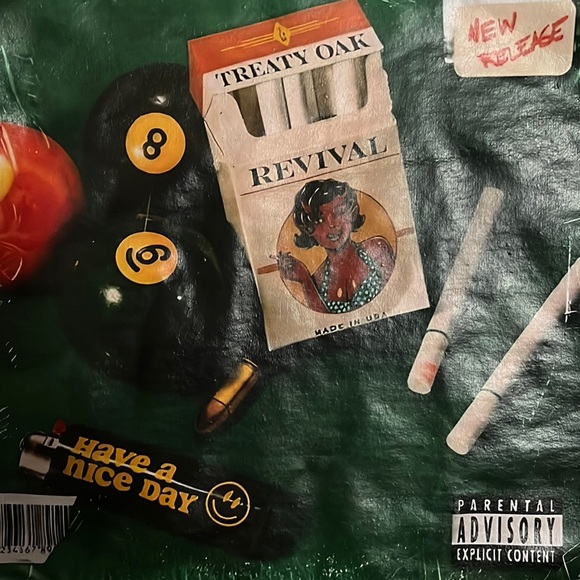 🚬 🎱 🚬• Gildan x Treaty Oak Vibes • 🎱🚬🎱